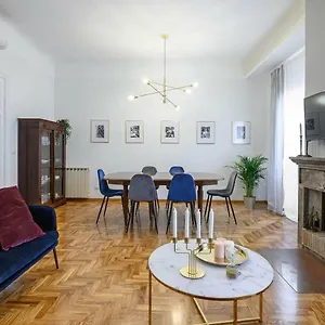 https://glam-50-exlusive-penthouse-in-the-heart-of-rome.it-romehotels.com